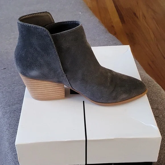 Boots - Picture 3 of 3